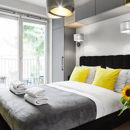 Апартаменты Househost :miodowa 42/4a *